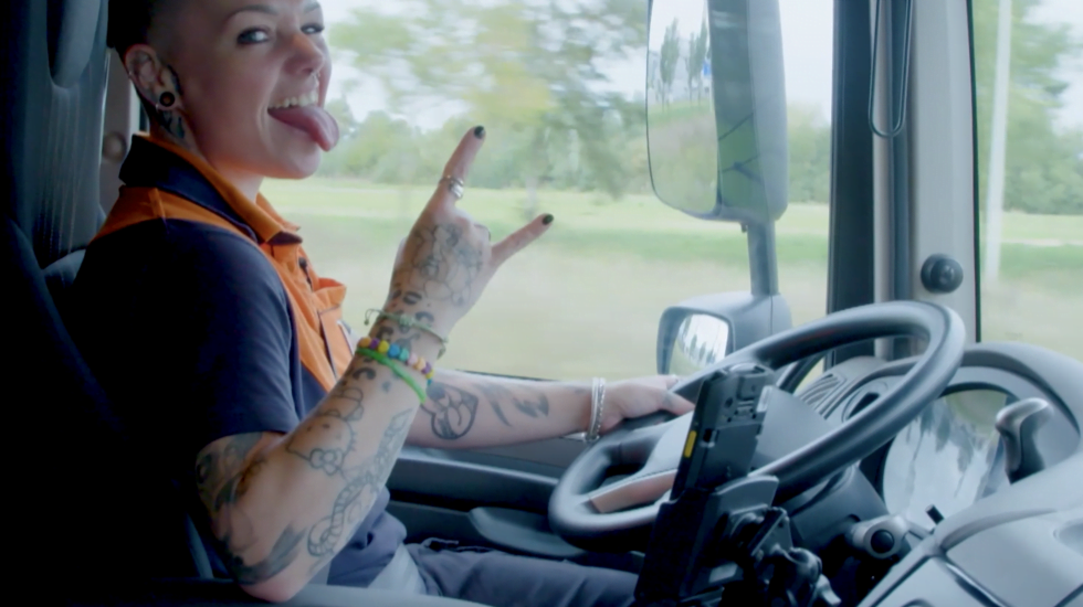 Ben je op zoek naar de voice-over van Meiden die Rijden?